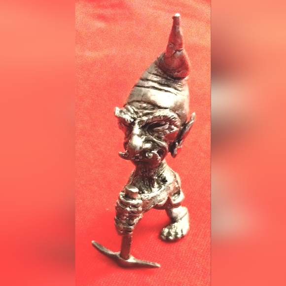 Vintage 1986 Angelo Roncari Pewter Gnome Figure w/ Pick Axe Ruby Earring Signed - Picture 5 of 8
